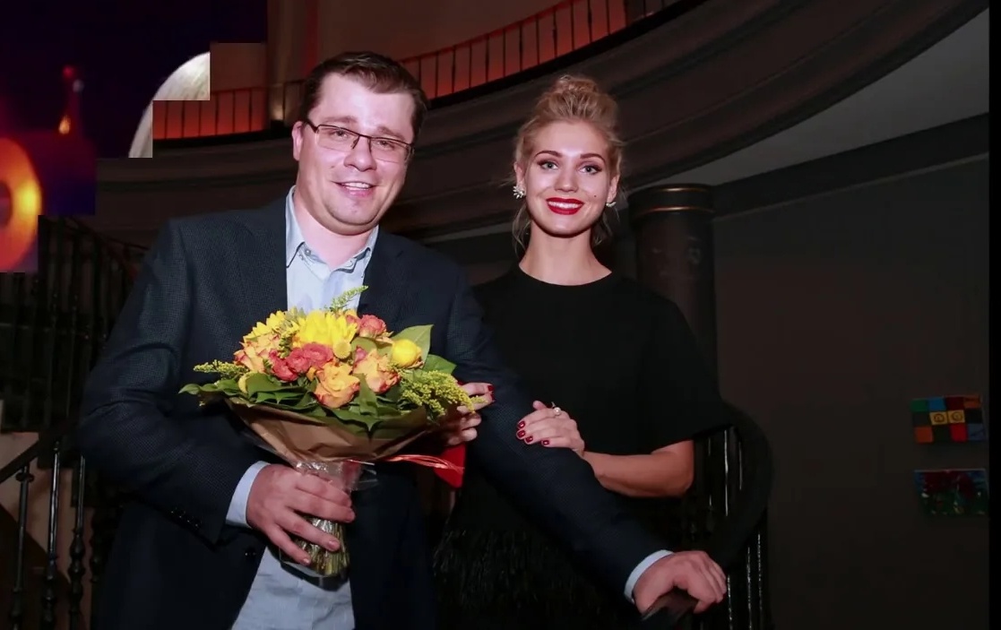 Да, в тот период 2015-2018 гг они выглядели счастливыми. Кристина выглядела сытой и довольной жизнью, любо-дорого взглянуть.