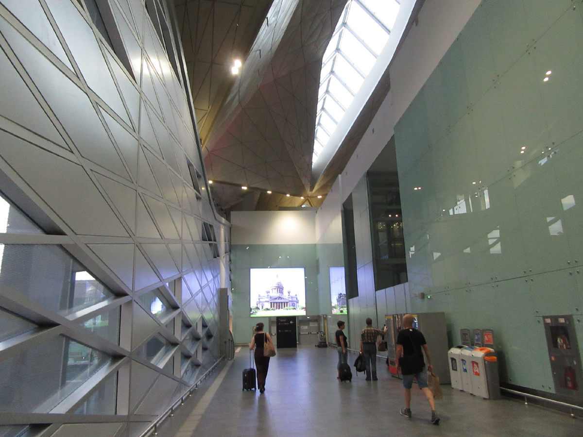 На фото аэропорт Пулково в Санкт-Петербурге. Фото просто для иллюстрации. Сделала его в 2016-ом году. 