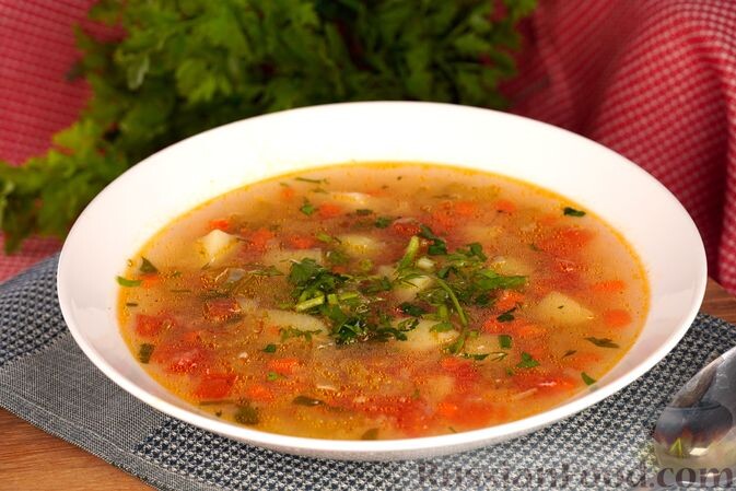 картофель, помидоры, сельдерей черешковый, морковь, лук репчатый, кускус, перец чёрный молотый, перец чёрный горошком, лавровый лист, соль, масло подсолнечное, зелень