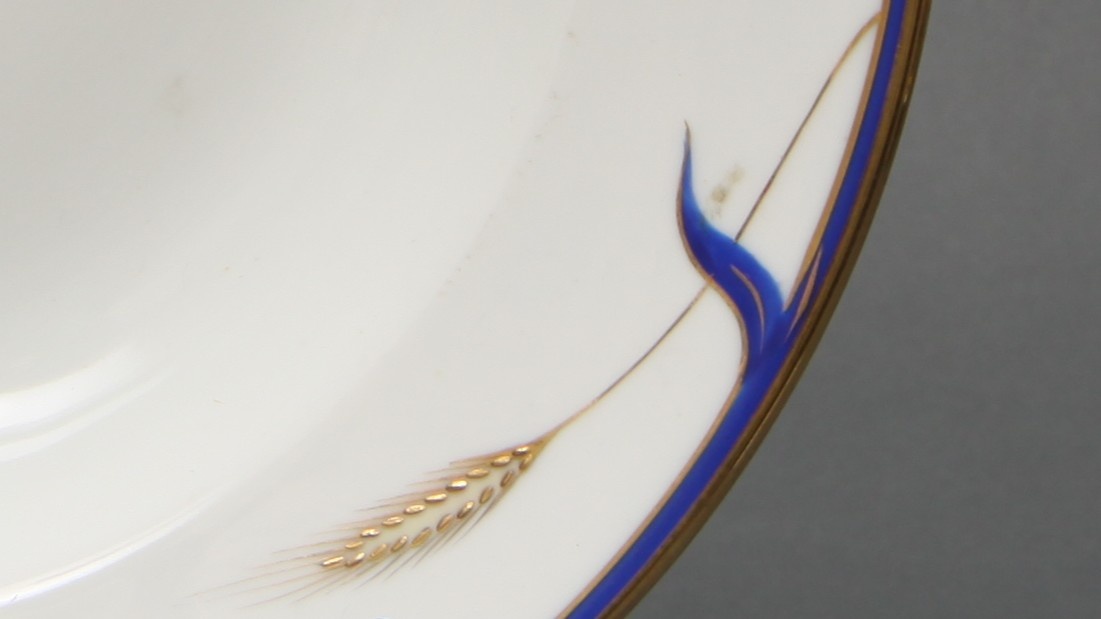 Василий Мысягин. Тарелка из сервиза «Колосок». 1930. Дулёво. Диаметр 22,2 см. Государственный музей керамики в Кусково / ФР 1545. Госкаталог: 22110141. 