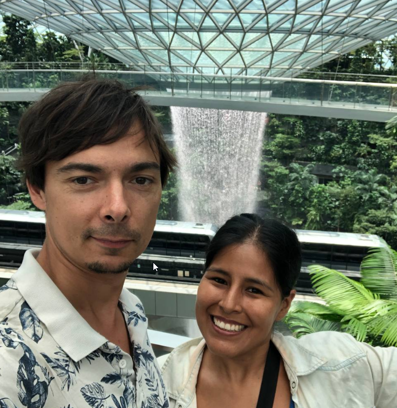 Мы в аэропорту Чанги - самом большо аэропорте мира с парками и садами. Мое фото.