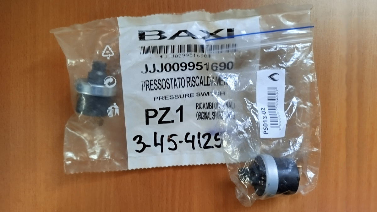 Датчик давления воды для котла BAXI. Оригинал и аналог. Фото автора.