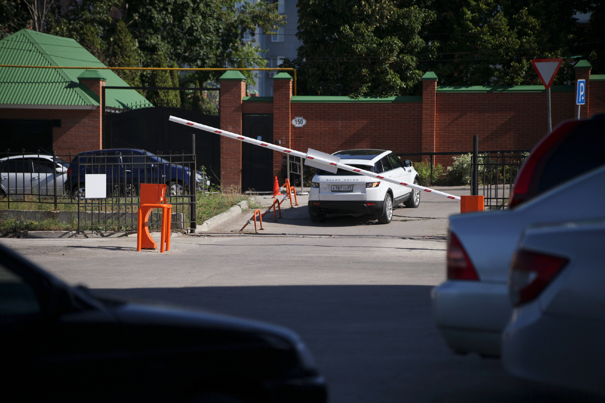 Шлагбаум во двор