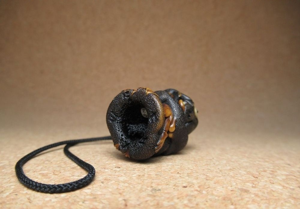 Крепление шнура.