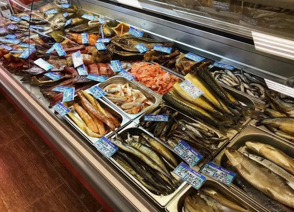 Фото рыбного прилавка архивное. Сейчас цена по многим позициям вдове выше  (иллюстрация из открытых источников)