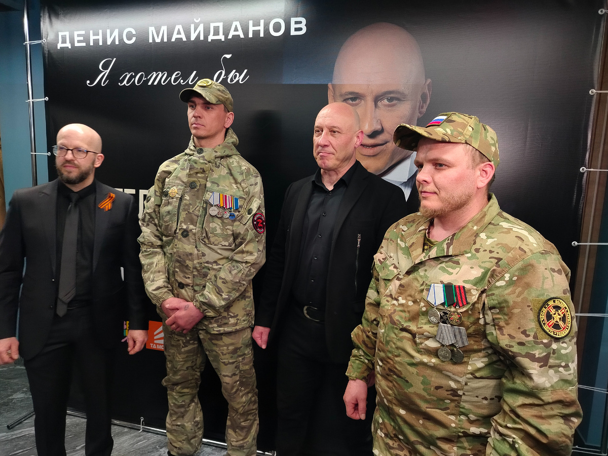 На фото режиссёр клипа Рубен Маншпайзер, Денис Майданов и ребята, принявшие участие в съемке клипа: 