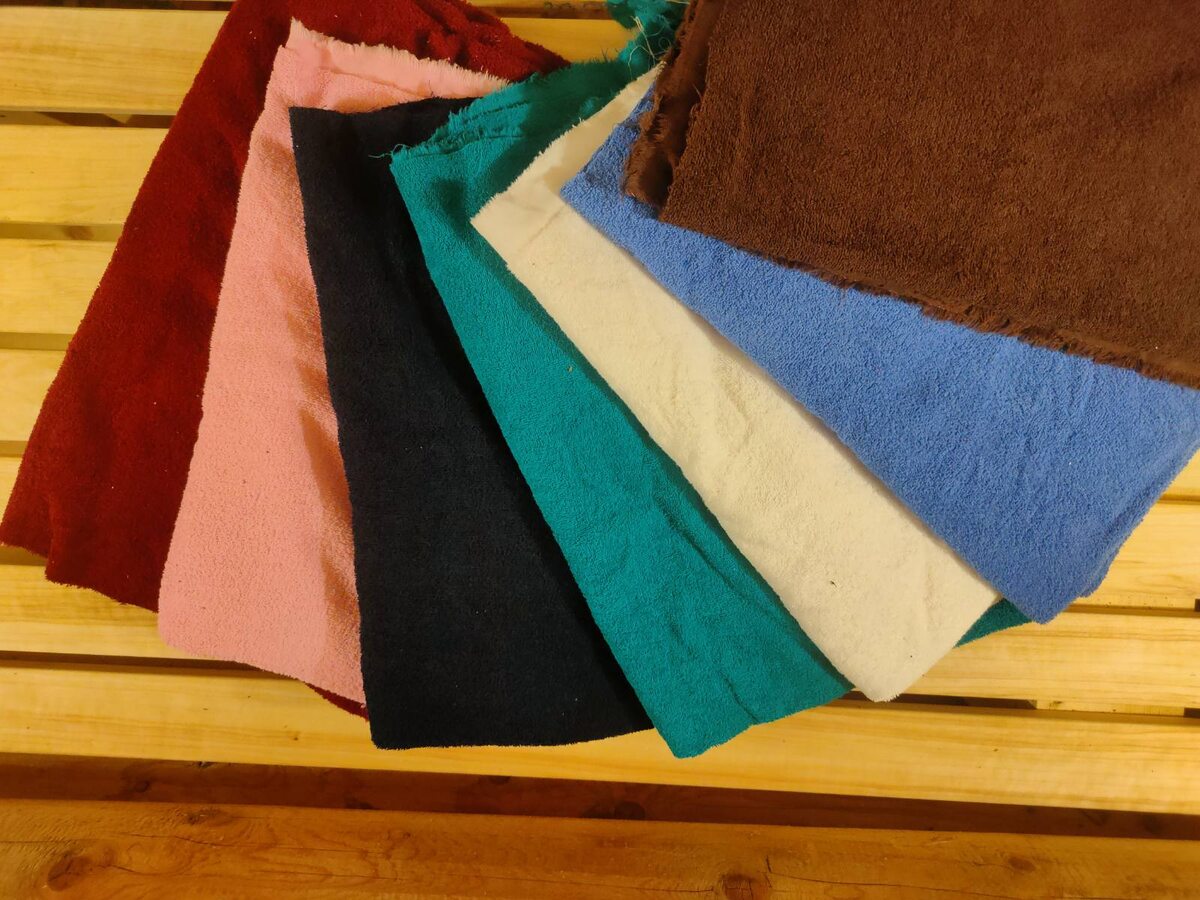 Мягкий и приятный на ощупь материал идеально подходит для взрослых и детей.
Махровая ткань покрыта небольшим ворсом, который может располагаться с одной стороны материала, так и с двух.  Мягкий и приятный на ощупь материал идеально подходит для взрослых и детей. Махровая ткань покрыта небольшим ворсом, который может располагаться как с одной стороны материала, так и с обеих.