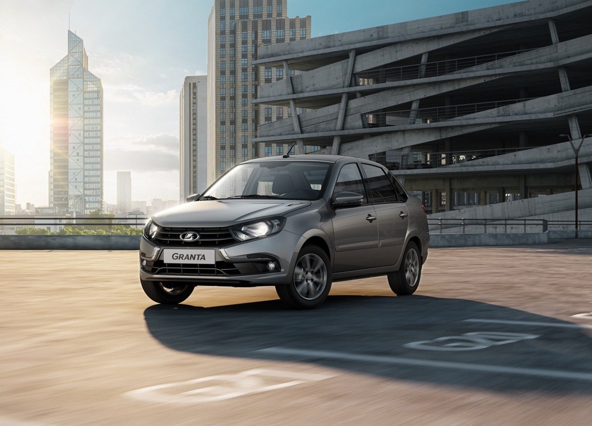 Lada Granta #Club - с противотуманными фарами.