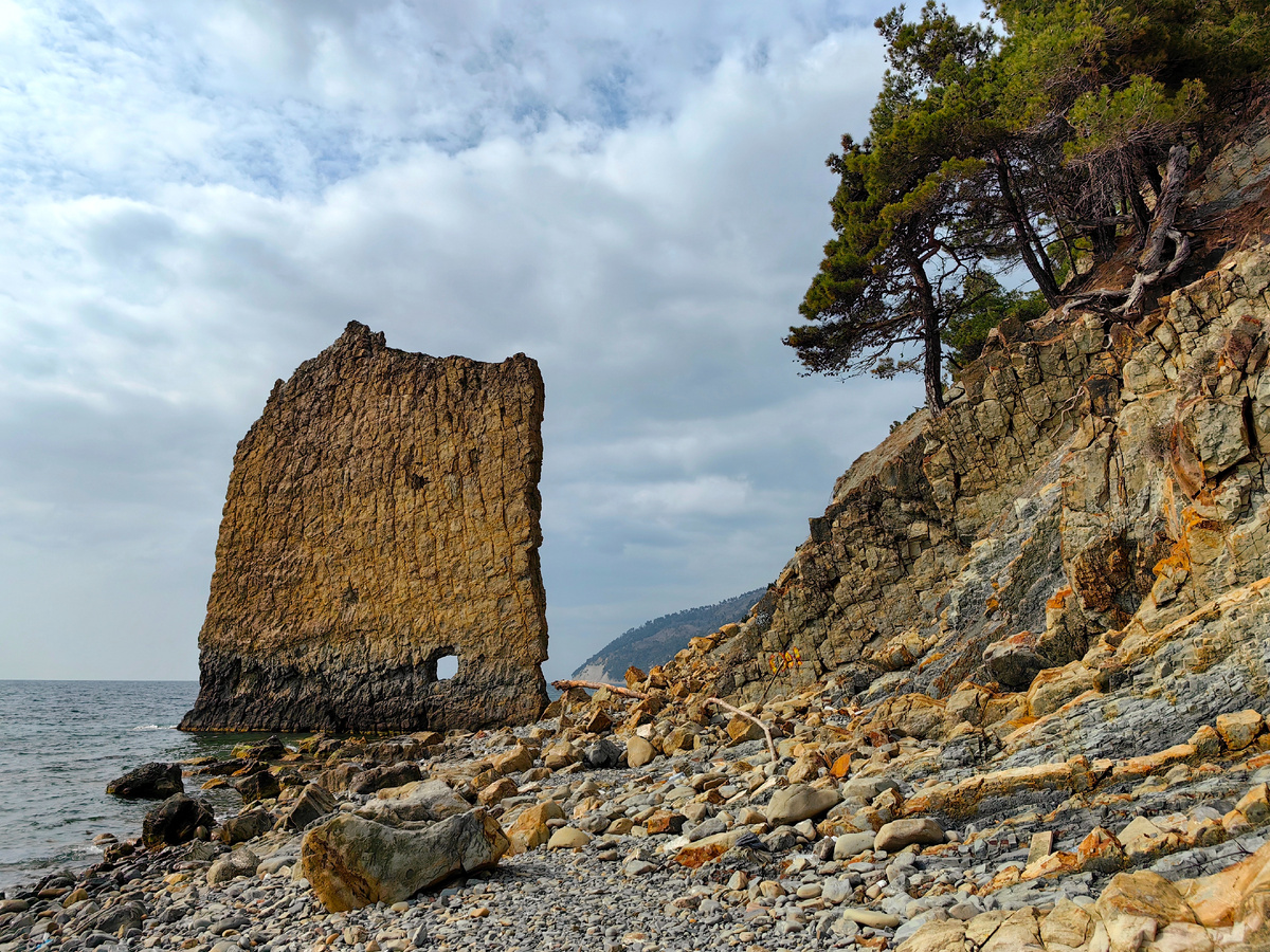 Скала "Парус" недалеко от Геленджика