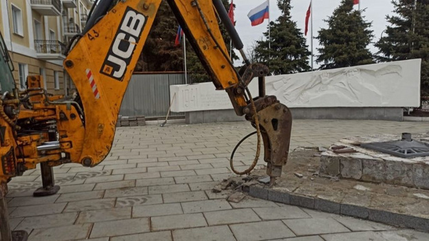    На набережной Грина начался ремонт мемориала «Вечный огонь»