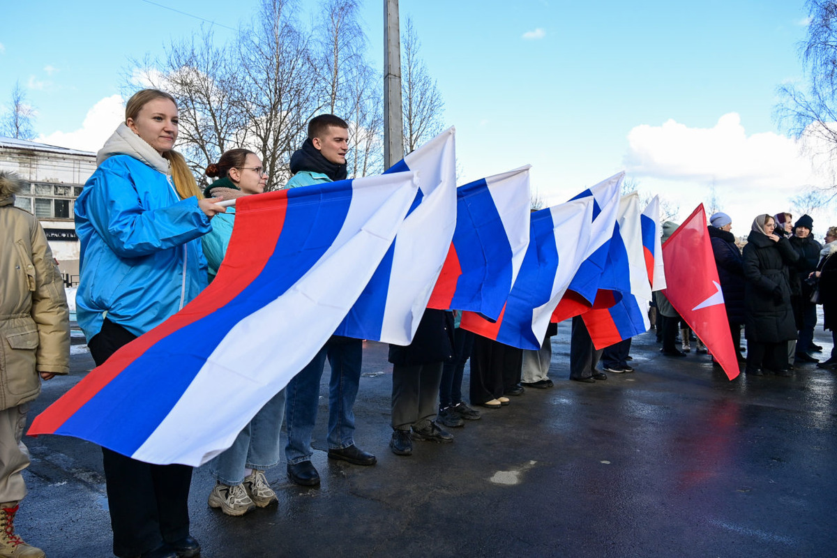    Митинг-концерт в честь воссоединения Крыма с Россией прошел в Петрозаводске. Фото: "Республика"/ Сергей Юдин