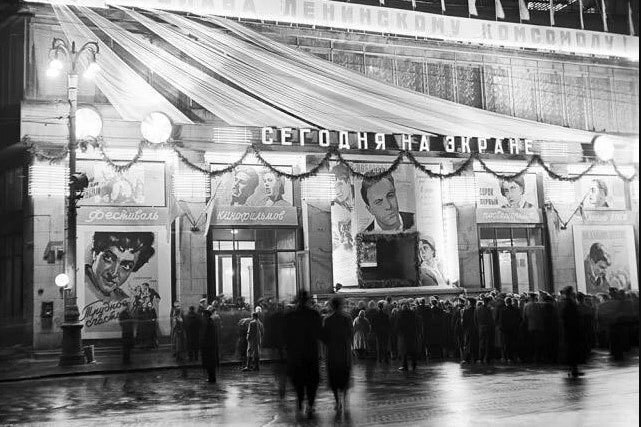Очередь на Первый советский кинофестиваль