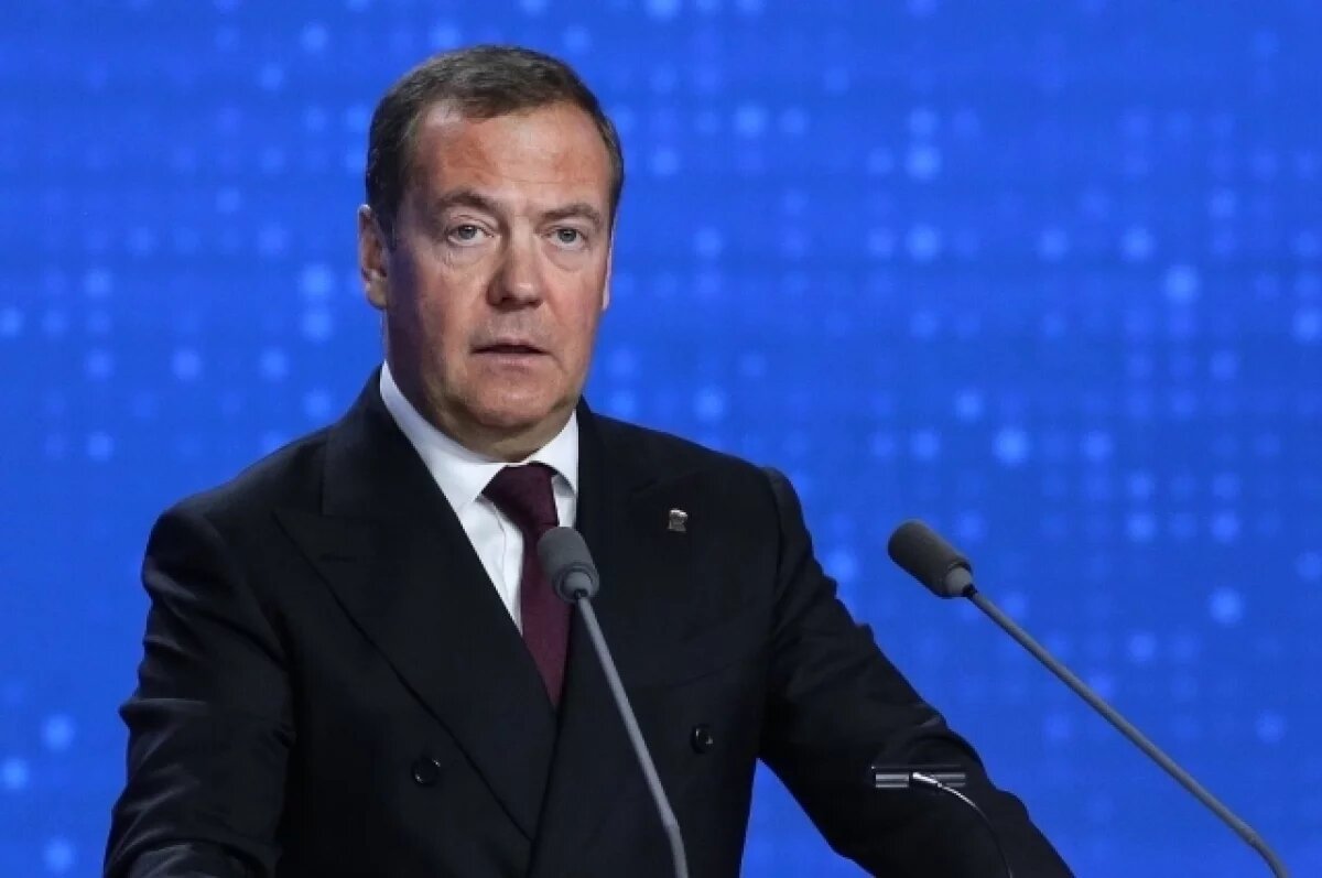    Медведев выразил соболезнования из-за гибели военкора Прокофьевой