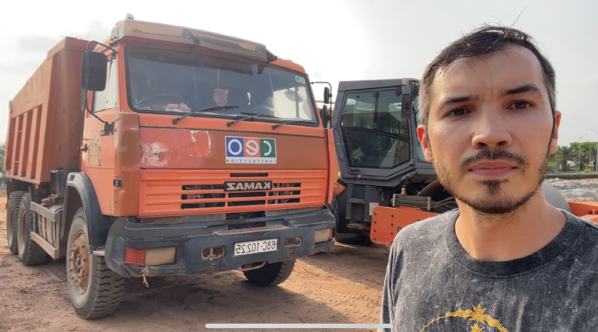 С большим трудом нашел Камаз на острове. 