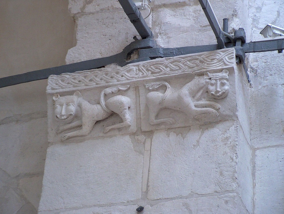 «Железные «связи» в кладке XII века: их закладывали в раствор, чтобы предотвратить расползание стен