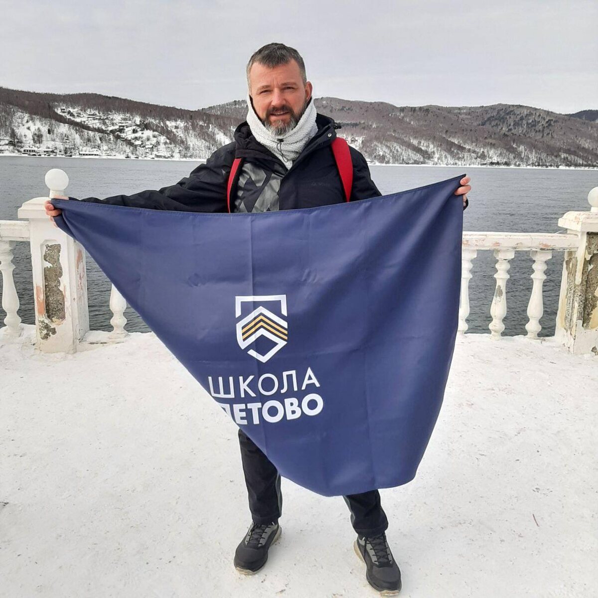 Фото Дмитрия Владимировича в образовательной экспедиции на Байкал