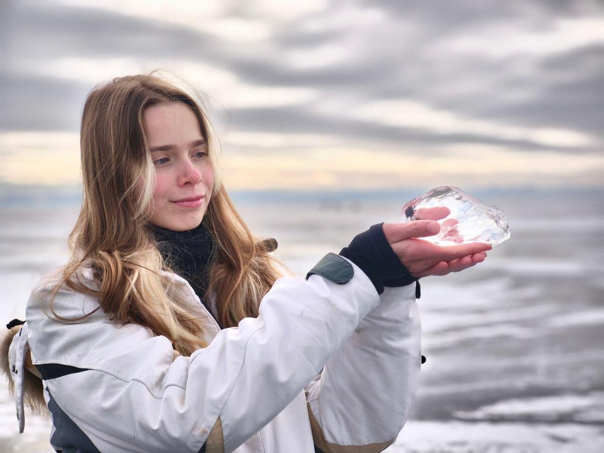 Ученица школы на Байкале