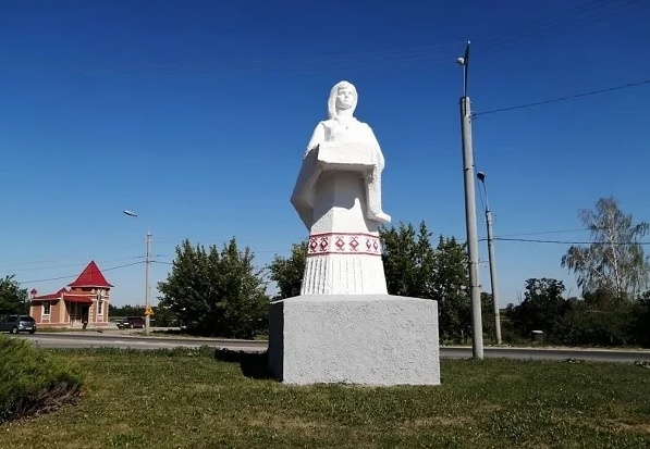 Скульптура  "Хлеб-соль". Авторы: Олег Дедов и Алексей Бутов. Фото автора