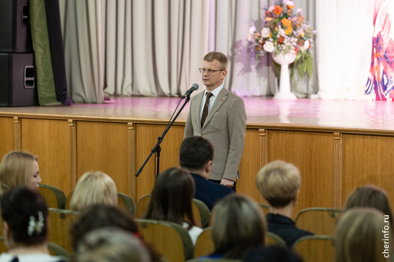    Церемония прошла в ДК "Строитель". День работника культуры отмечался 25 марта, Всемирный день театра будет 27 марта.