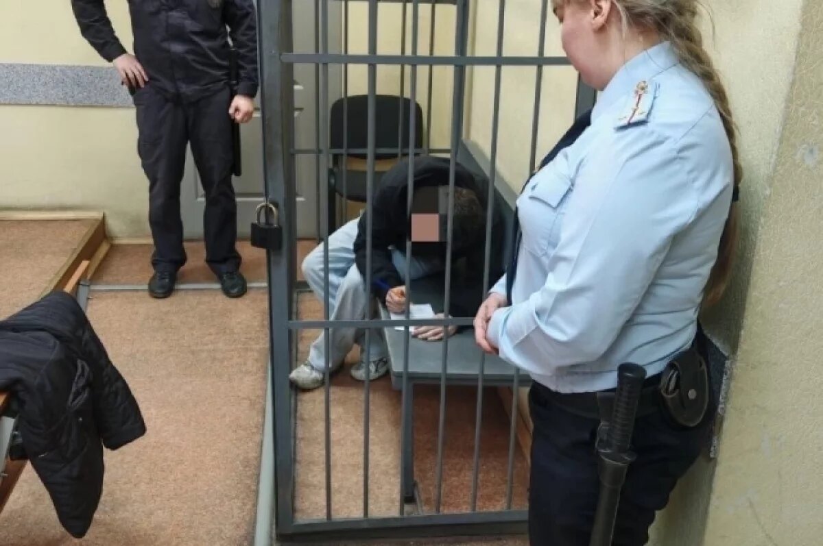    В Екатеринбурге на улице подросток пырнул мужчину ножом