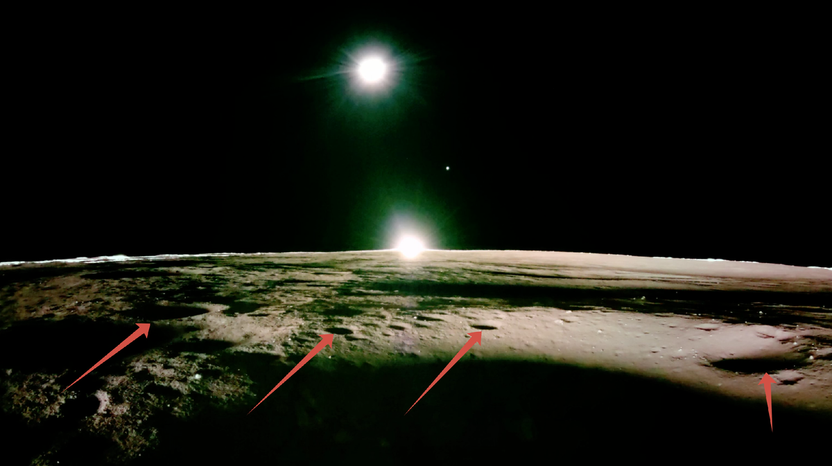 Виртуальное Солнце, проделав на виртуальном небосклоне виртуальной Луны утомительный путь от рассвета до заката забыло, в какую сторону надо отбрасывать тени. Так иногда бывает. Отнеситесь с пониманием.