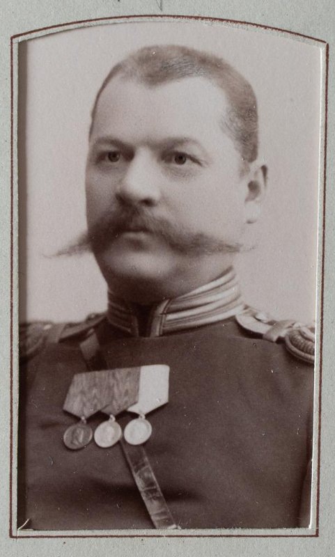 Подстаницкий Виктор Николаевич (24.10.1858 - ?) - штабс-капитан 12-го гренадерского Астраханского Императора Александра III полка. 28.07.1897, в чине штабс-капитана, переведен в 12-й гренадерский Астраханский полк. Высочайшим приказом от 29.04.1904 был переведен в 8-й пехотный Сибирский Томский полк и принял участие в Русско-Японской войне. За отличие в битве под Ляояном был награжден орденом Св. Станислава 3-й ст. с мечами и бантом. В бою у д. Цуньо 28.09.1904 был ранен шрапнелью. 18.05.1906, подполковником, вернулся в Астраханский гренадерский полк. По болезни вышел в отставку полковником с мундиром и пенсией 03.12.1906. Из альбома «Альбом 12-го гренадерского Астраханского Его Величества полка. Том II». https://catalog.shm.ru/entity/OBJECT/5752644?page=12&query=12-й%20гренадерский%20Астраханский%20полк&index=579