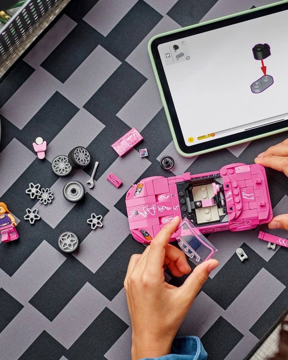 LEGO представила новый набор по «Двойному форсажу» с розовым Honda S2000  
