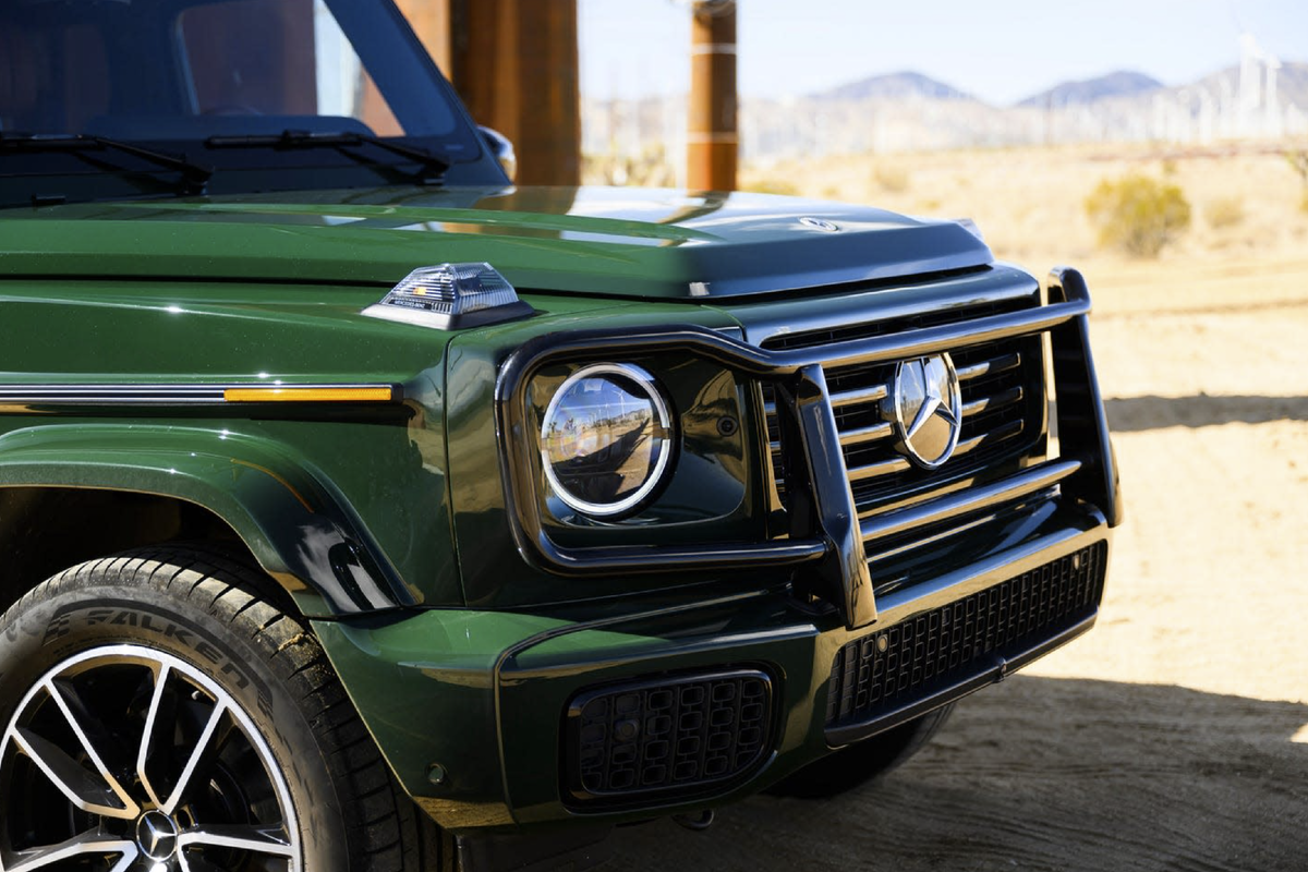 Передняя часть Mercedes-Benz G550 2025 года