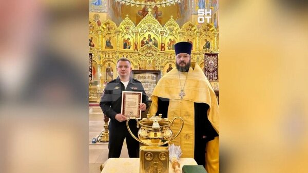 Кобозев передал старинную икону в дар храму Неувядаемый Цвет в Рублёво. Фото © SHOT