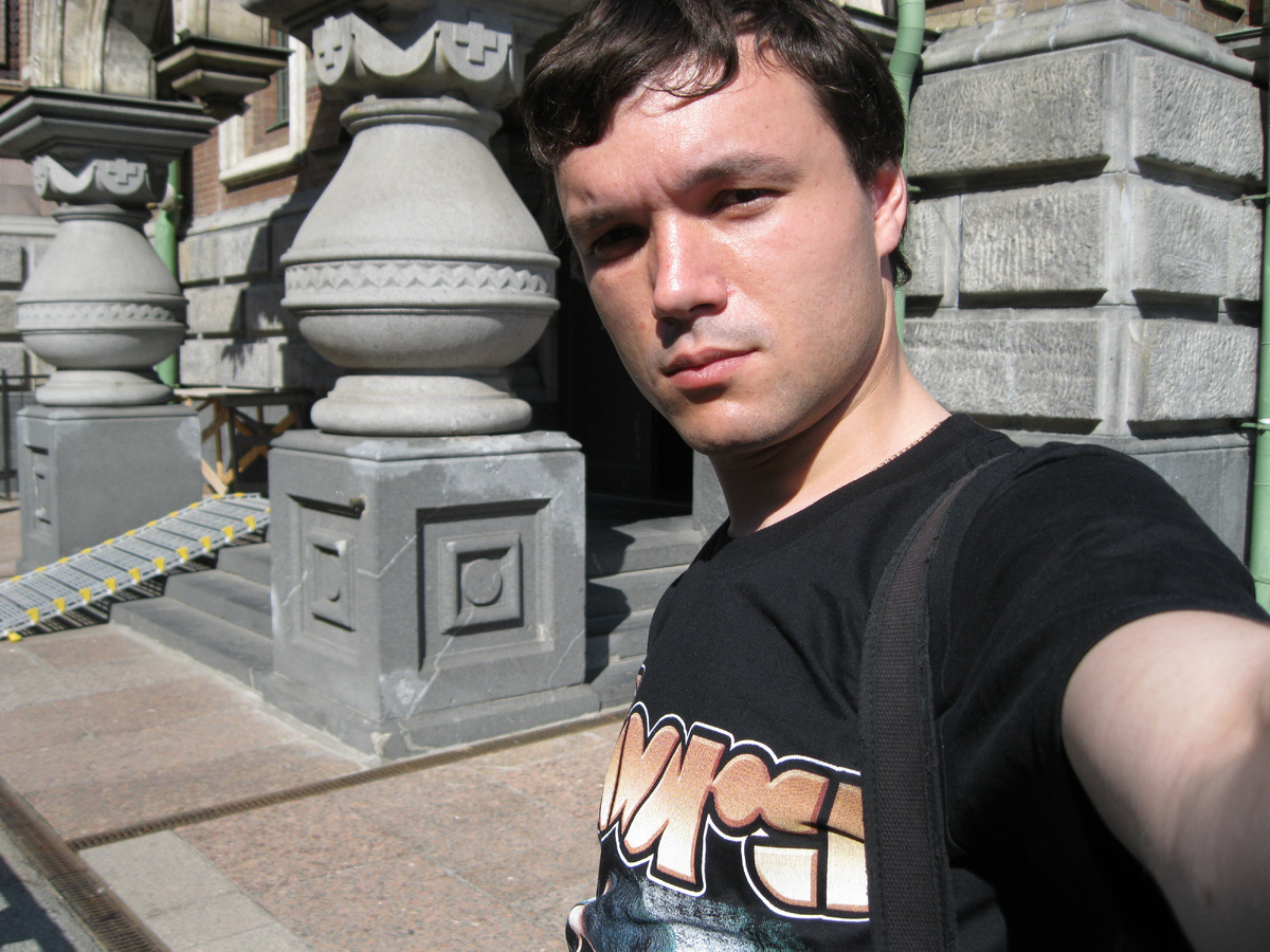 У входа в собор. Фото из личного архива автора.