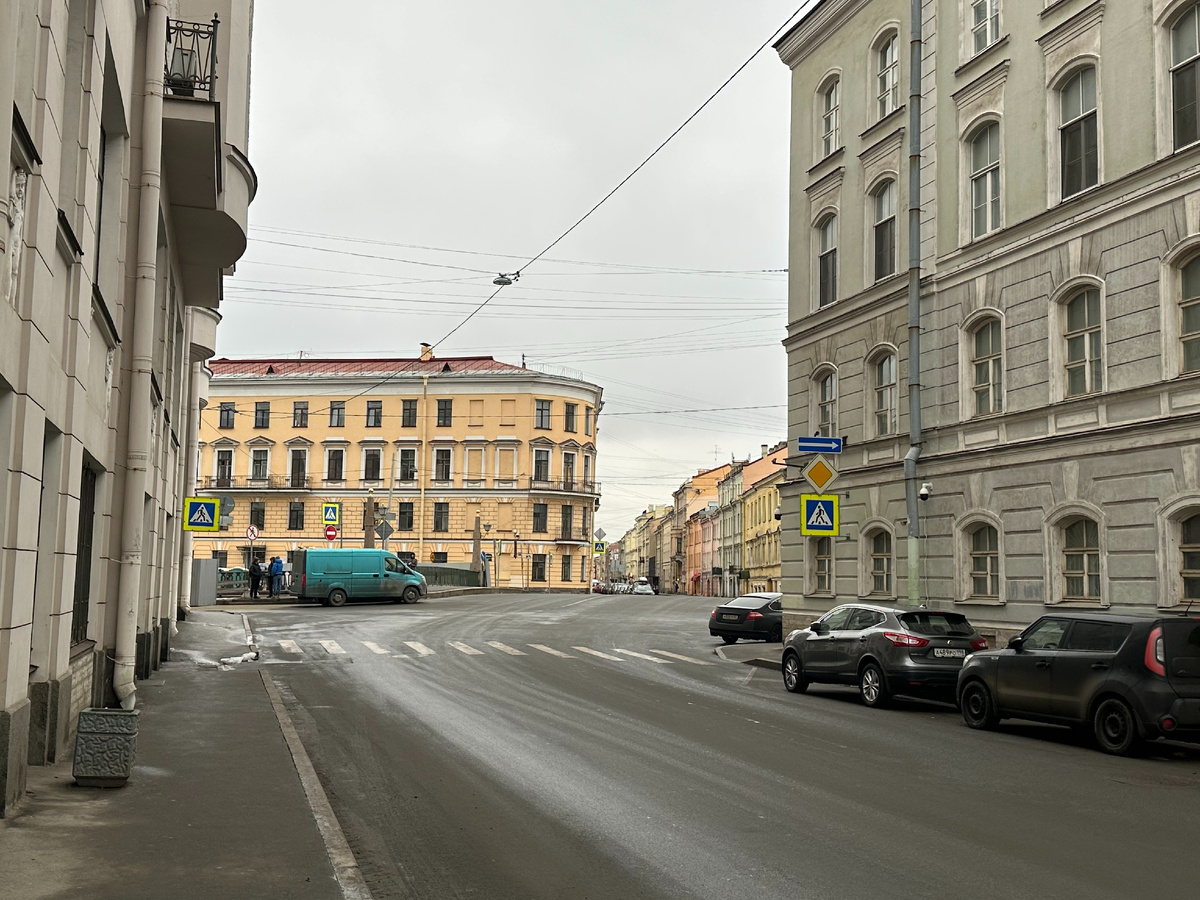 Фото автора в сторону канала Грибоедова