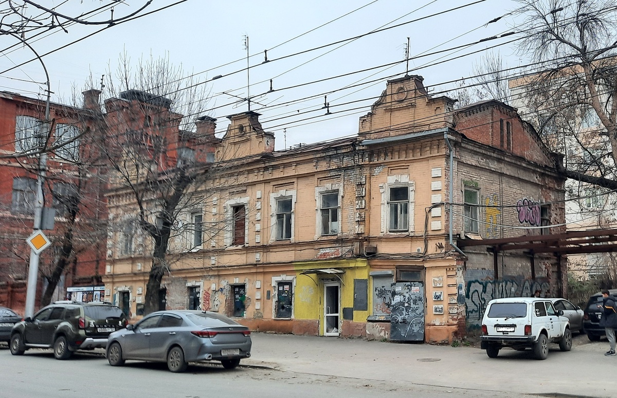 Всё меньше и меньше остаётся старых домов в Саратове.