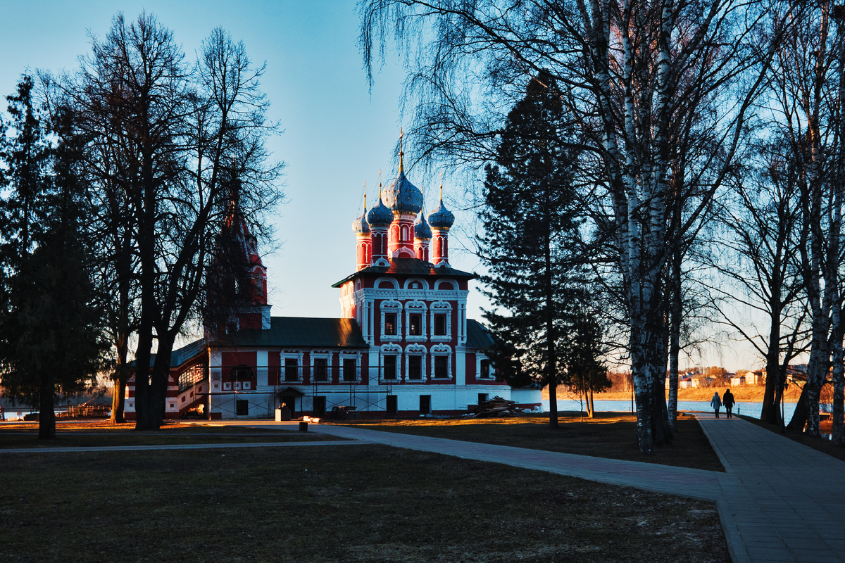 Та самая Церковь Димитрия на Крови, листай и увидишь подборку других церквей Углича