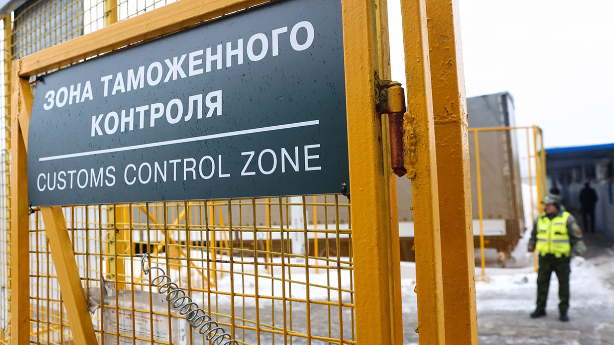 Таможня контролирует курс