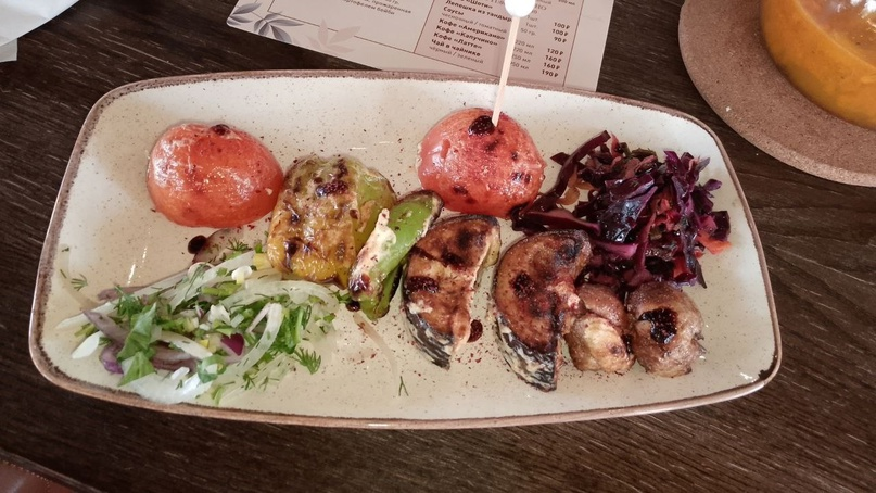 Овощи очень вкусные. Я прям такие никогда не ела. Соус балдежный

У меня чуть крышу не снесло

Они вдохновляют что-то делать🙌

пробовала их шампиньоны получается еще входит шампиньоны перец болгарский там еще баклажаны и баклажаны и грибы это просто бомба у меня просто экстаз случился гастрономический это просто божественно овощи на углях и там еще добавлены шампиньоны вот соус вообще обалденный такой кисло-сладкий он погружает какое-то ощущение такое знаешь типа вот умиротворение я просто кайфанул