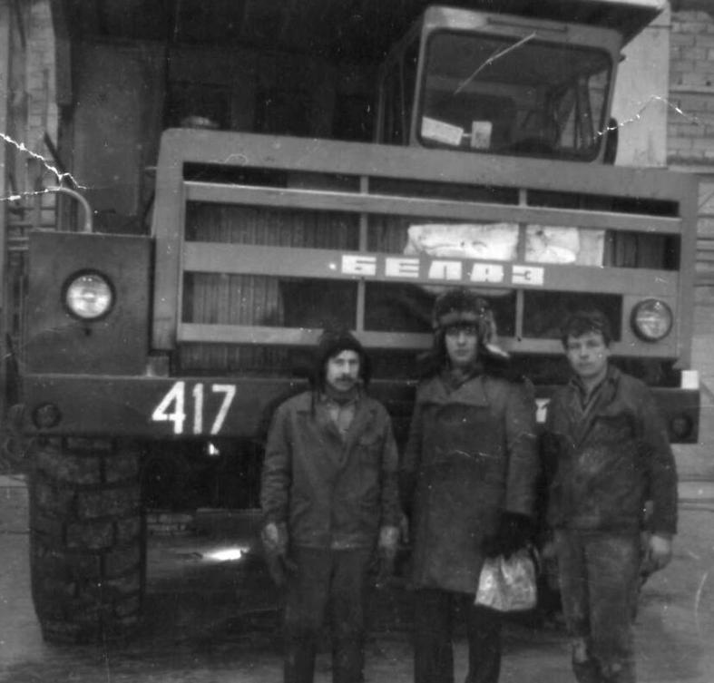 Фото автора. Первая автобаза БелАЗ–548 №417. Учителя на снимке нет! Только Женя, автор и Вадим.