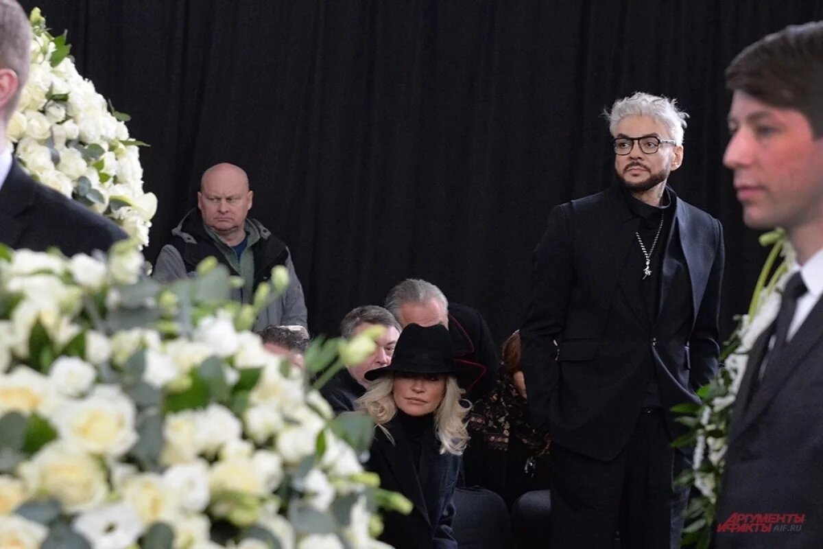    Киркоров решил не отменять концерт, выпавший на 40 дней со смерти отца