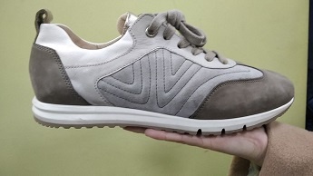 Замшевые кроссовки от бренда Gabor, полка сток размер 39,5, цена 3500 (выкуплены)