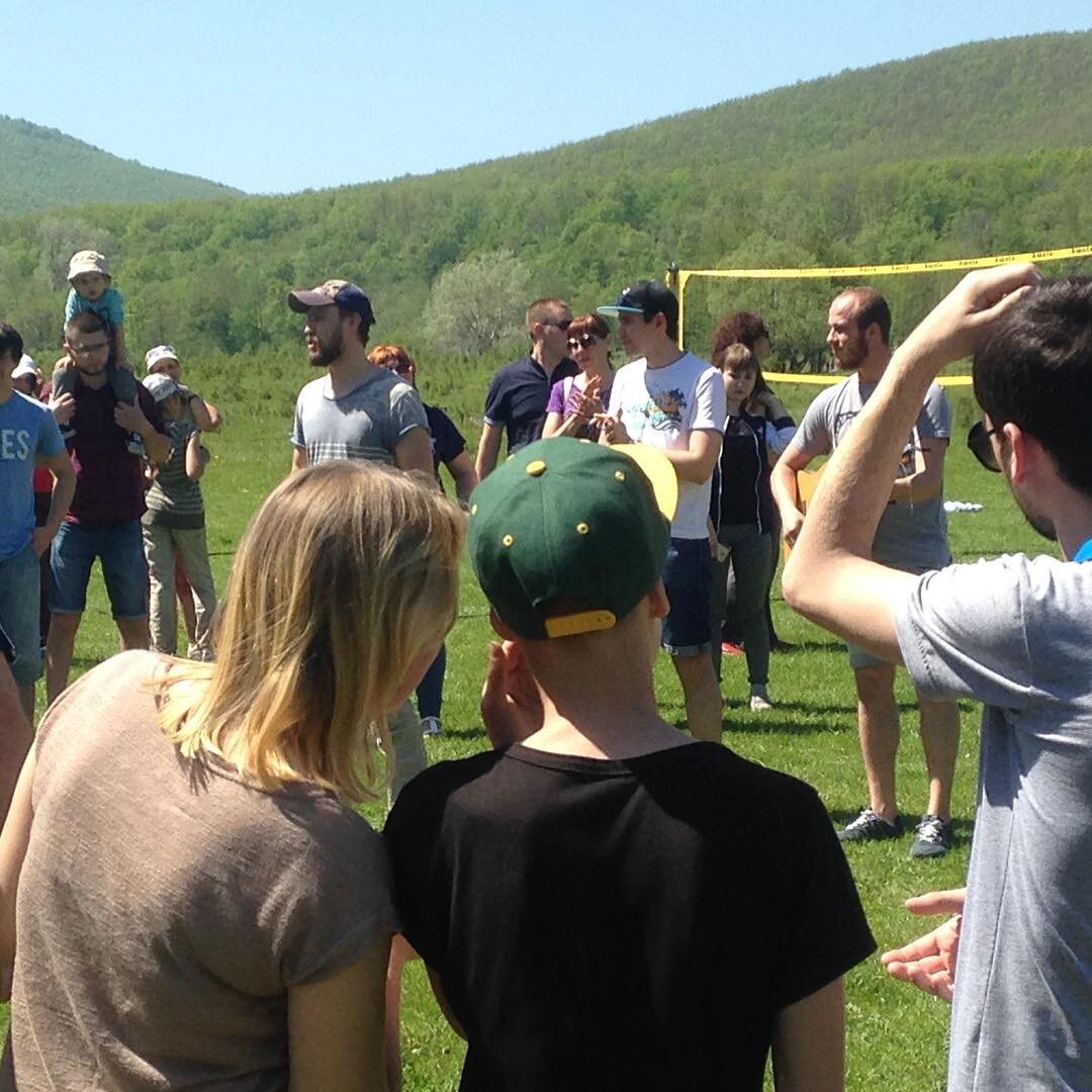 Сначало гуляшь бесплатно, потом под любым предлогом продают путёвку ибронь на жильё использую гипнотические техники по модели Милтона Эриксона.