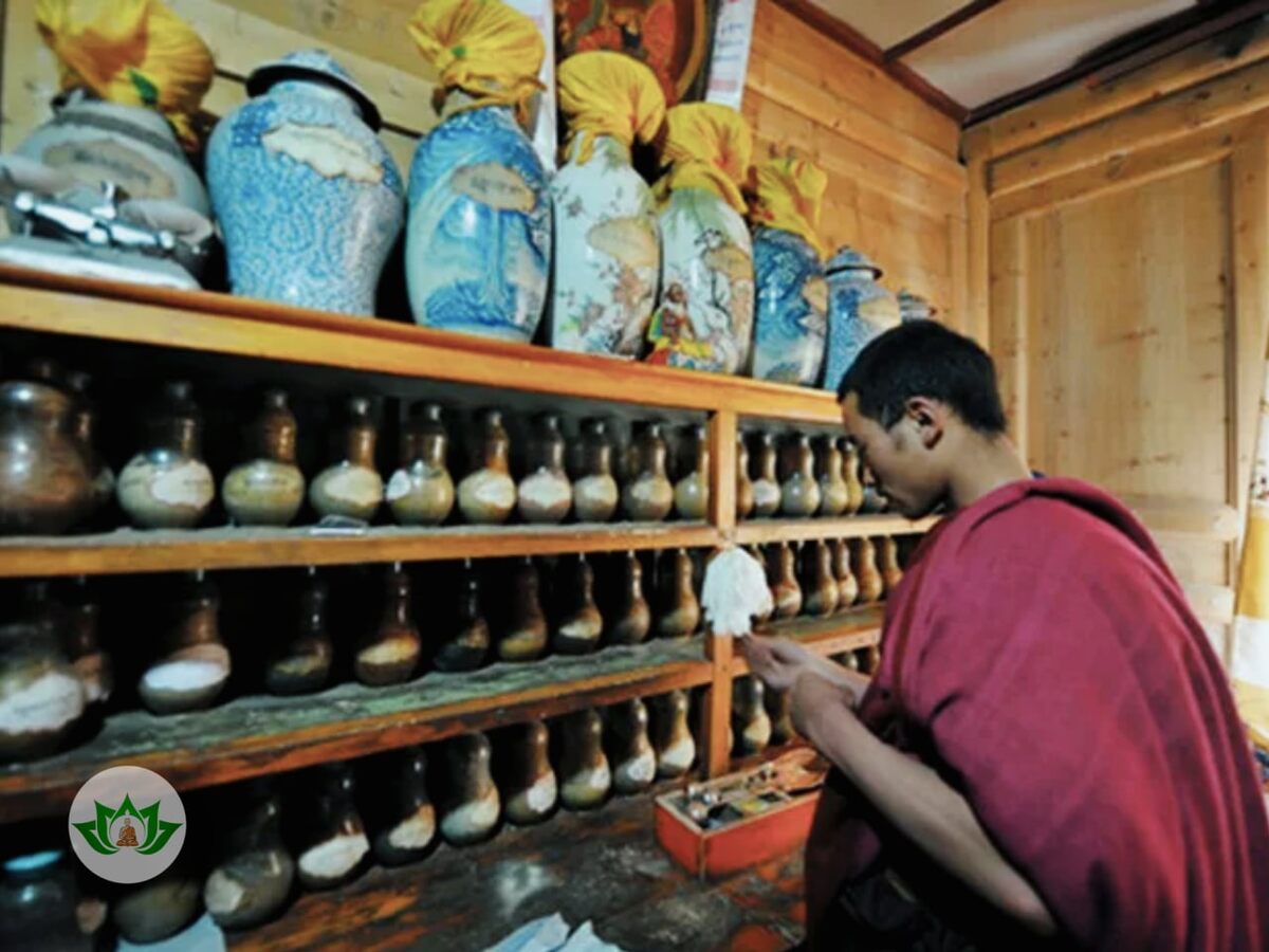 Лекарства в тибетской медицине направлены на достижение равновесия между разными составляющими организма