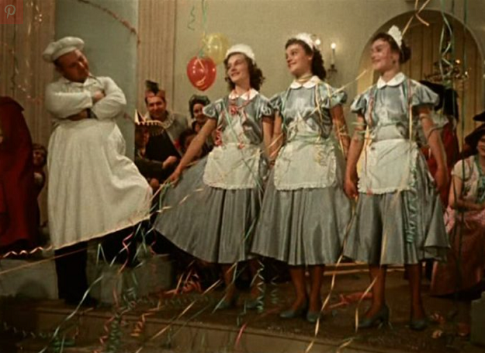 Сестры Шмелевы./Фото: кадр из фильма "Карнавальная ночь"