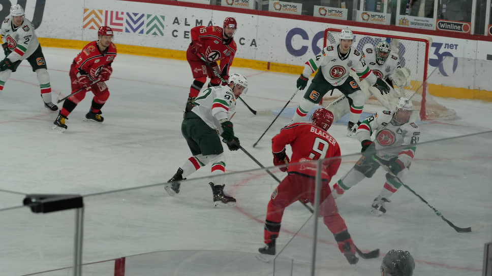 Матч «Автомобилиста» (Екатеринбург) и «Ак Барса» (Казань) .📷Фото: Евгения Яблонская / Коммерсантъ