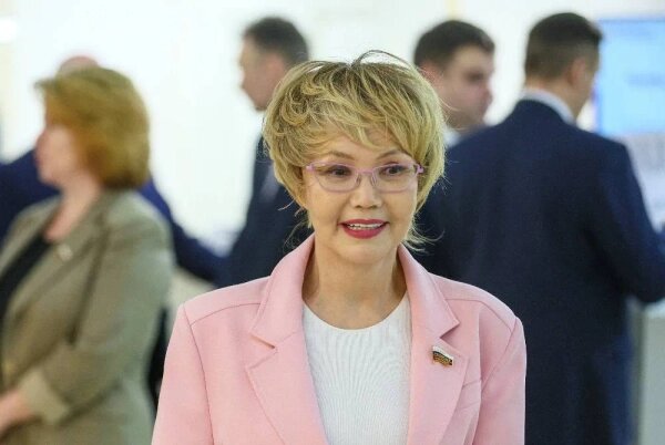 Дина Оюн. Обложка © ТАСС / Сергей Булкин