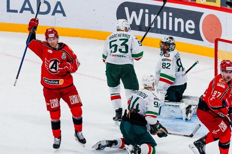    Пресс-служба ХК «Автомобилист»/ Александр Шаров стал автором единственного гола