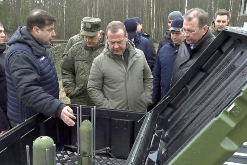    Медведев предложил сбивать украинские дроны лазерным оружием