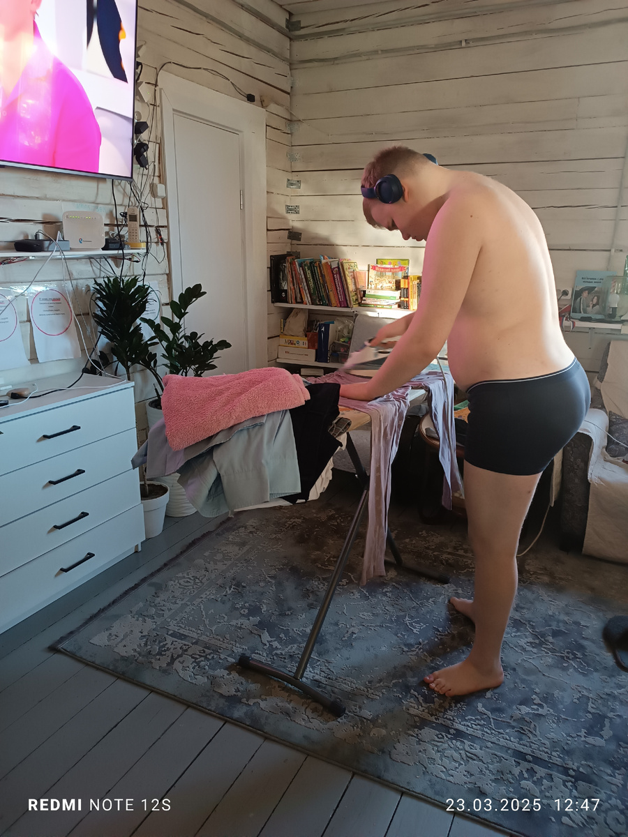 Костюм "Маугли" неизменно , тем более в глажке, "Жарко же, мам"