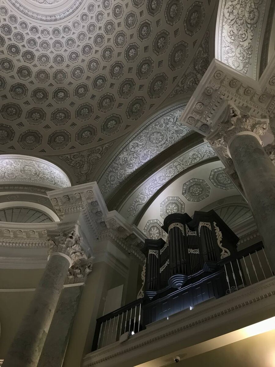 Орган в Ротонде (центр искусства и музыки на Невском, 20), где прошёл наш концерт-лекция об английской музыке
