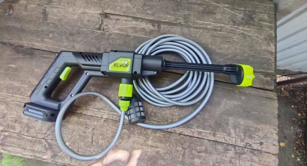 Аккумуляторная автомойка