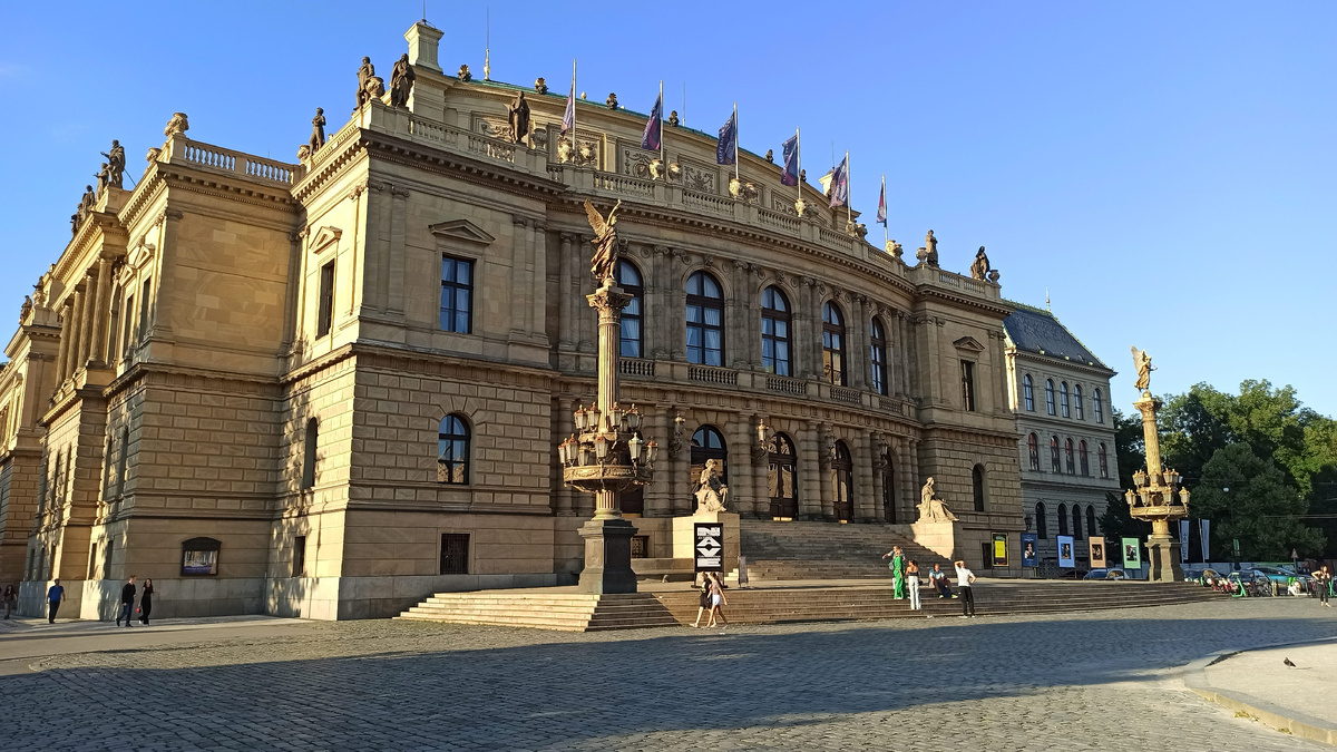 Рудольфинум на площади имени Палаха