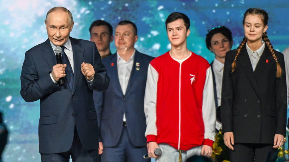 Владимир Путин учил детей жить.📷Фото: Дмитрий Азаров / Коммерсантъ